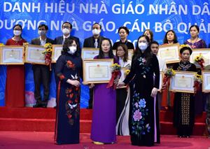 Một cô giáo Trường THPT Pleiku được tuyên dương “Nhà giáo tiêu biểu toàn quốc”